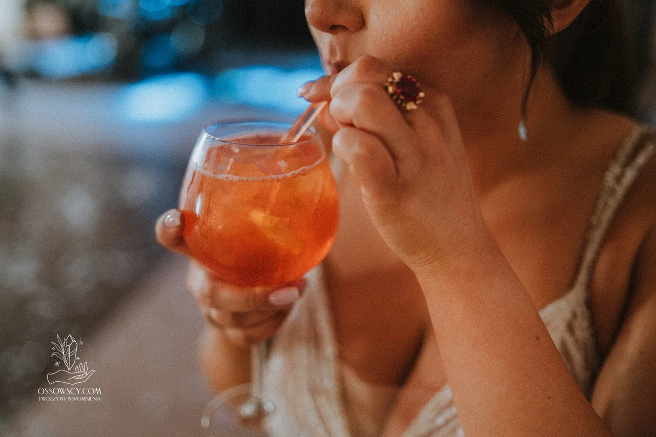 Panna Młoda przy barze